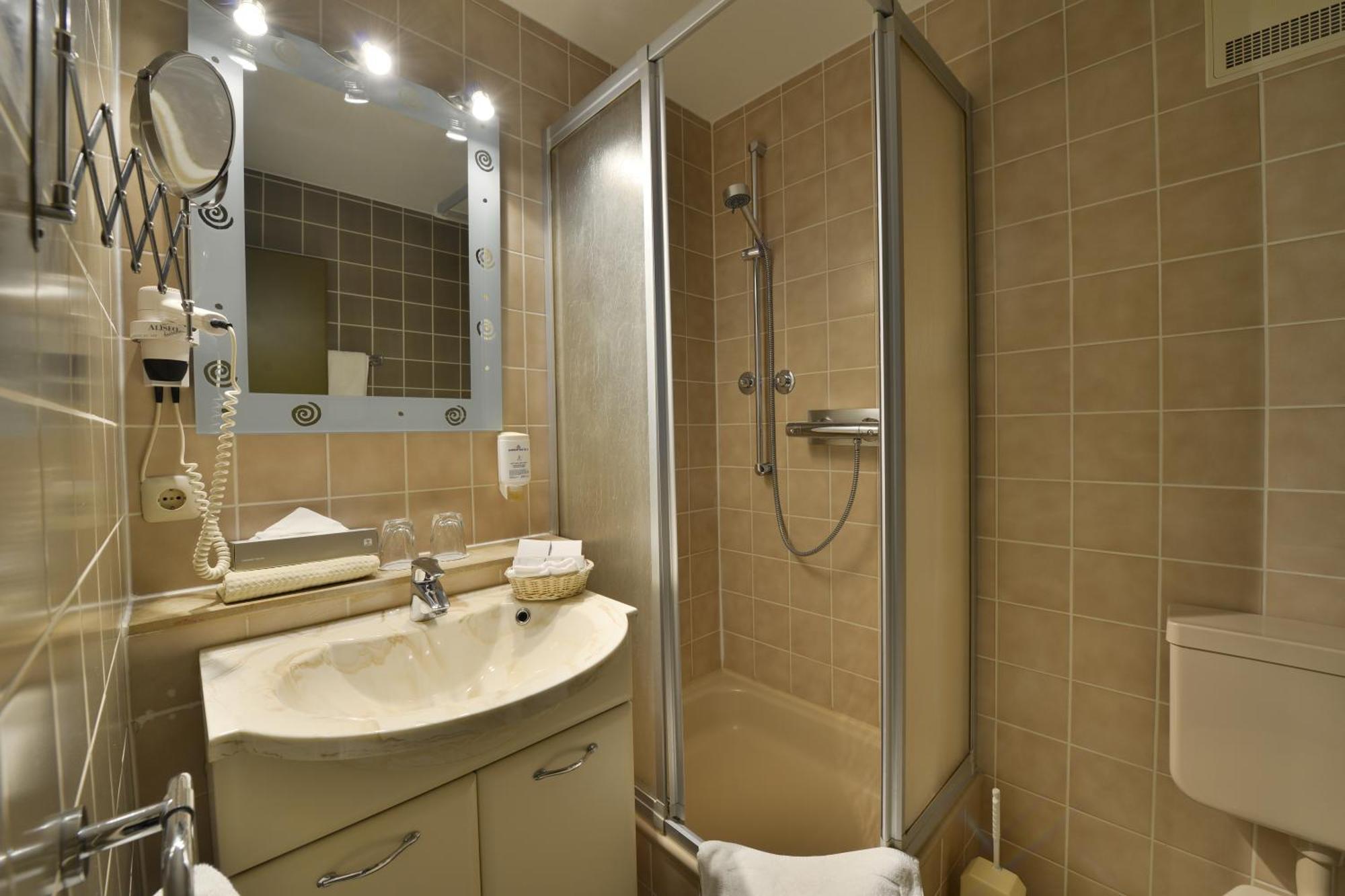 Plaza Inn Leonberg Room photo