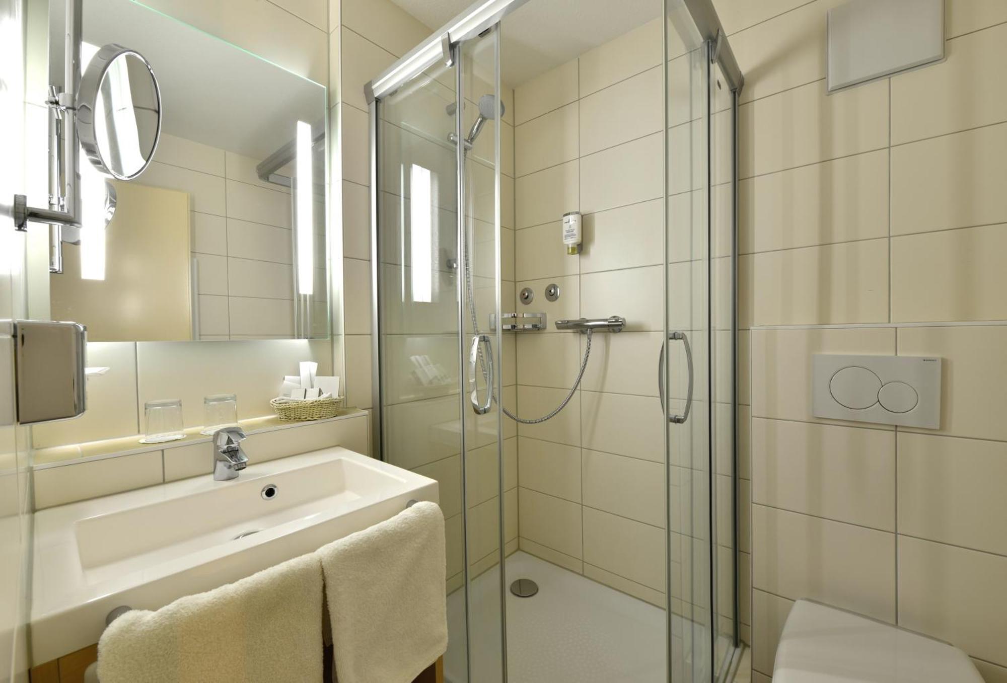 Plaza Inn Leonberg Room photo